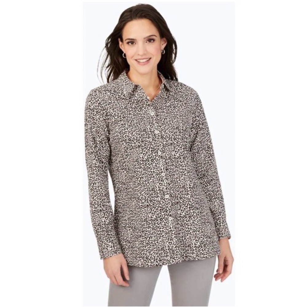 🌺Foxcroft for Appleseed’s Cheetah Patterned Wrinkle Free Button Down Shirt